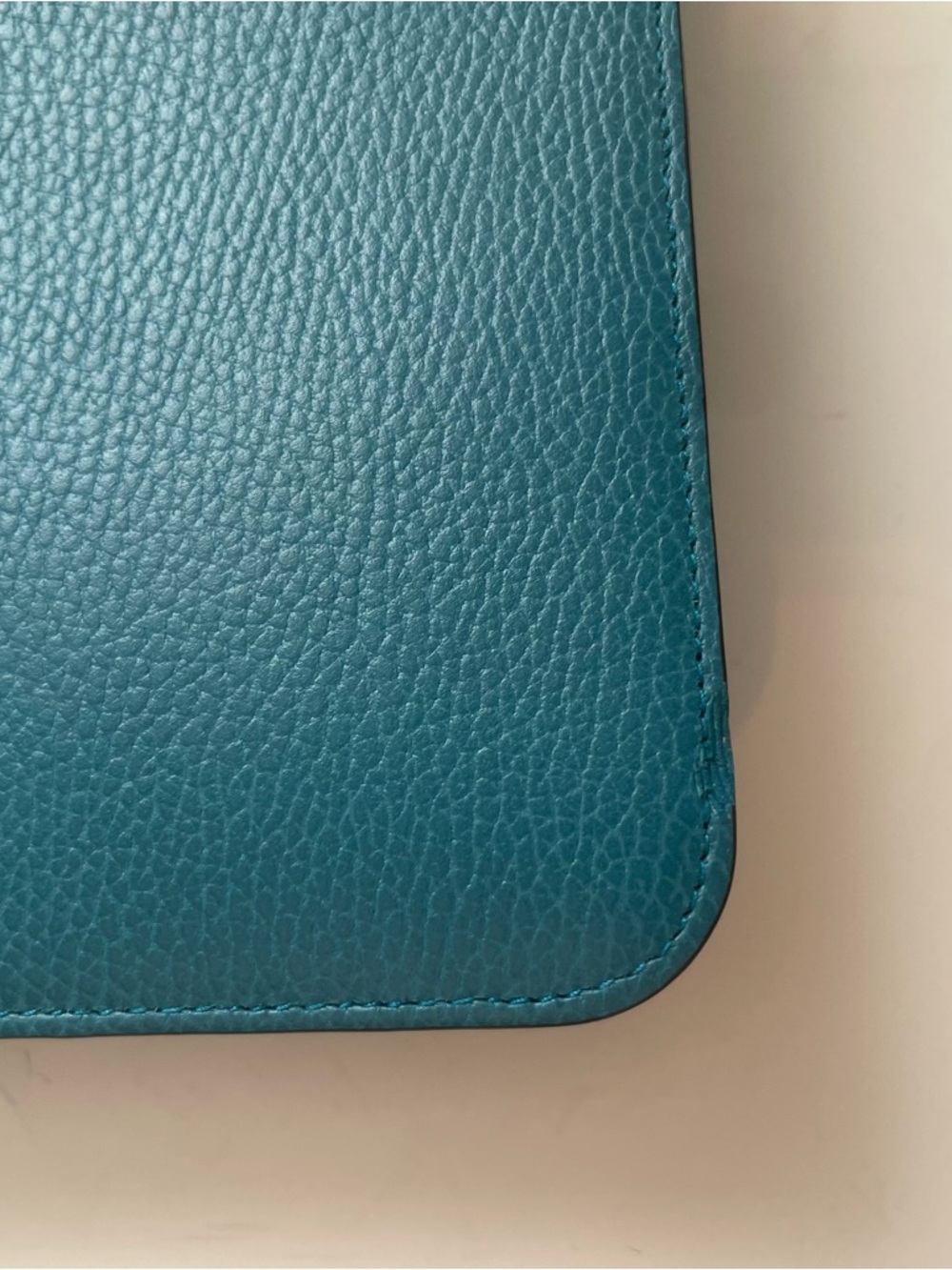 Gucci Teal Blue Leather Crossbody with Gold-Tone Chain - Picture 4 of 5